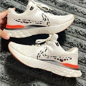 Nike Women's Athletic Shoes in White and Orange